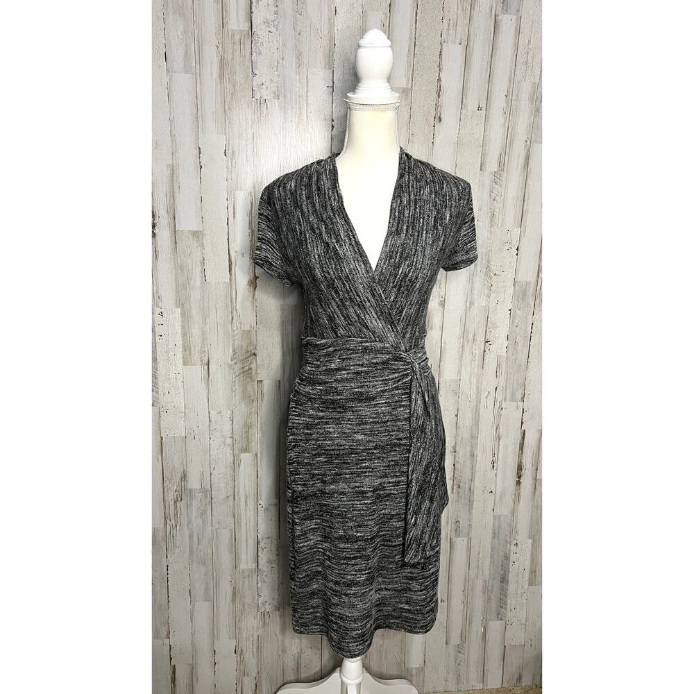 Maeve Women's Gray Cinched Surplice Faux Wrap Dress Size Small Knee Length - Picture 2 of 6